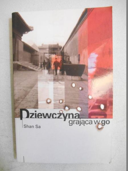 Dziewczyna grająca w go