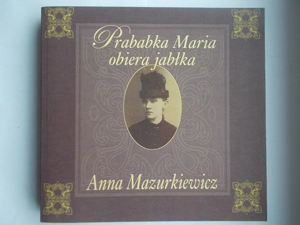 Prababka Maria obiera jabłka