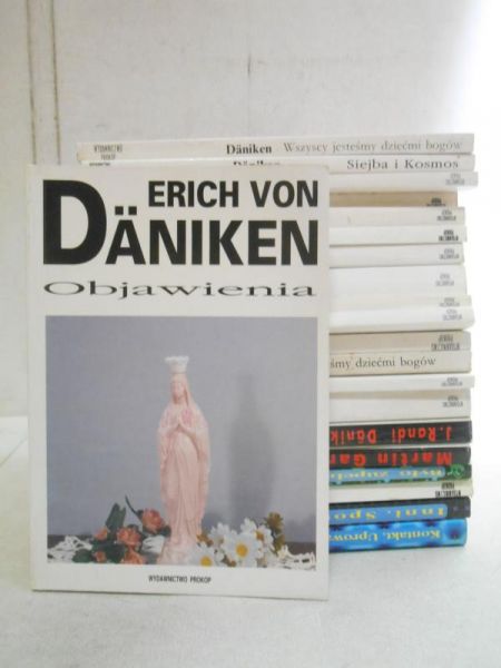 Daniken Erich von i inni -  Zestaw 21 książek