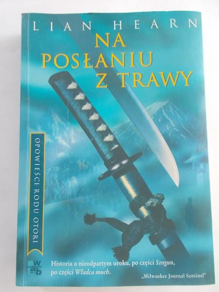 Na posłaniu z trawy
