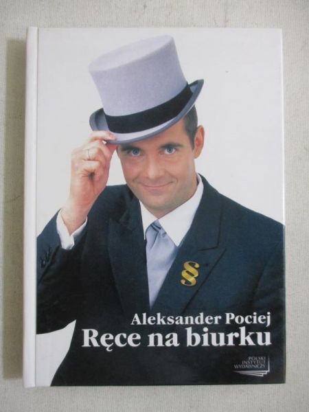 Ręce na biurku