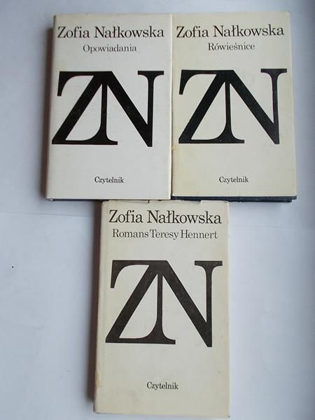 Opowiadania/Rówieśnice/Romans Teresy Hennert