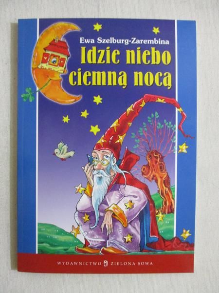 Idzie niebo ciemną nocą