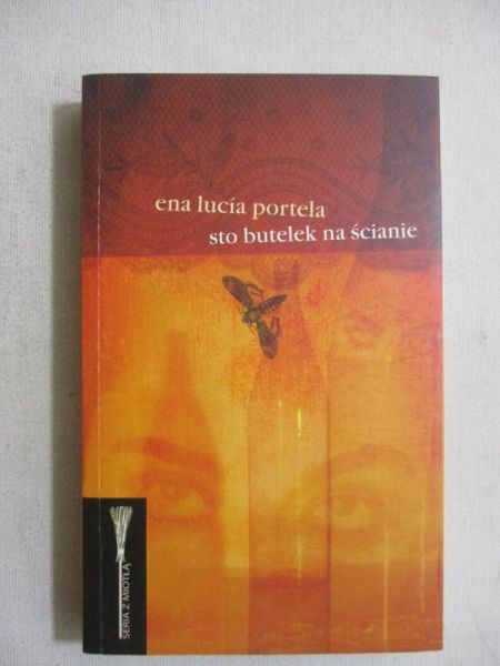 Sto butelek na ścianie