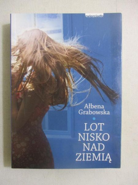 Lot nisko nad ziemią