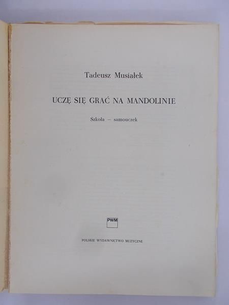 Uczę się grać na mandolinie