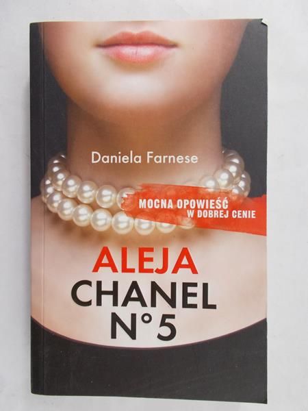 Farnese Daniela - Aleja Chanel N°5