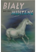 Biały mustang