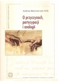 O przyczynach, partycypacji i analogii