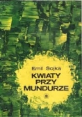 Kwiaty przy mundurze