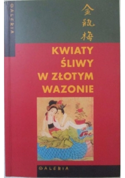 Kwiaty śliwy w złotym wazonie